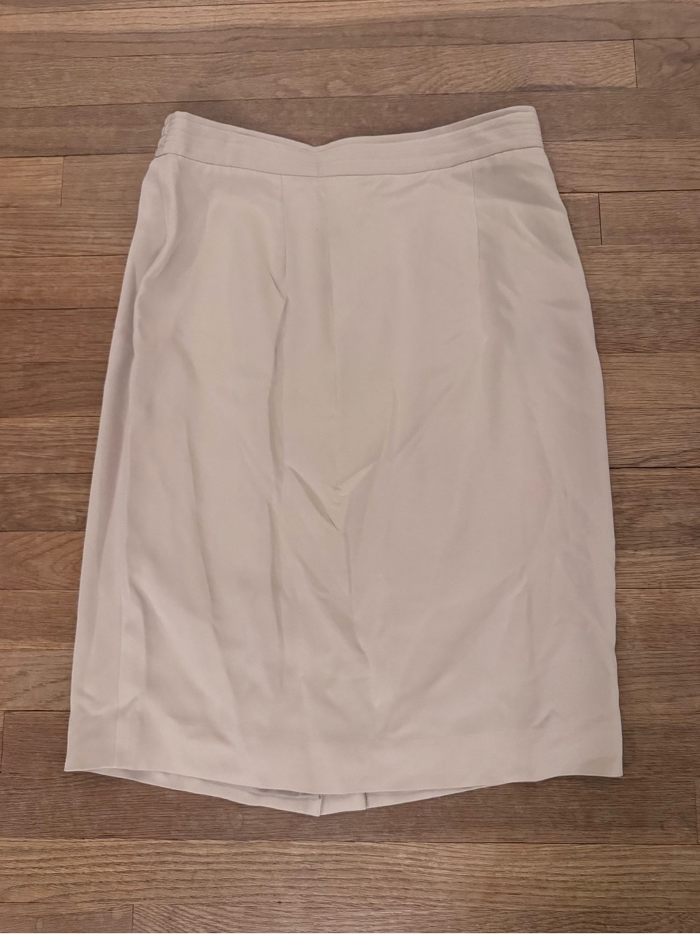 Dana Buchman Beige Knee Length Pencil Skirt - Size 16
 b63